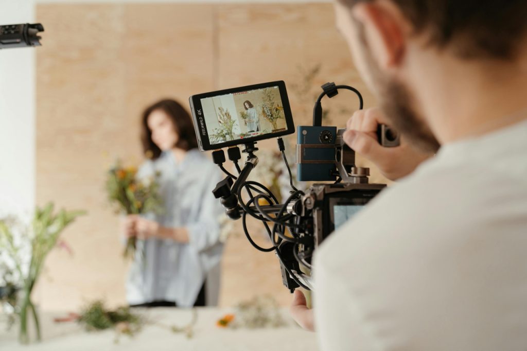 From Idea to Screen: The Digital Content Creation Process for Young Roma